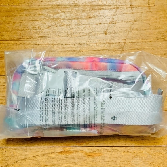 🎉hp! NWT SOLDOUT SUMMER EDITION LULULEMON EVERYWHERE BELT BAG 1L TIE DYE NEON - Picture 10 of 10